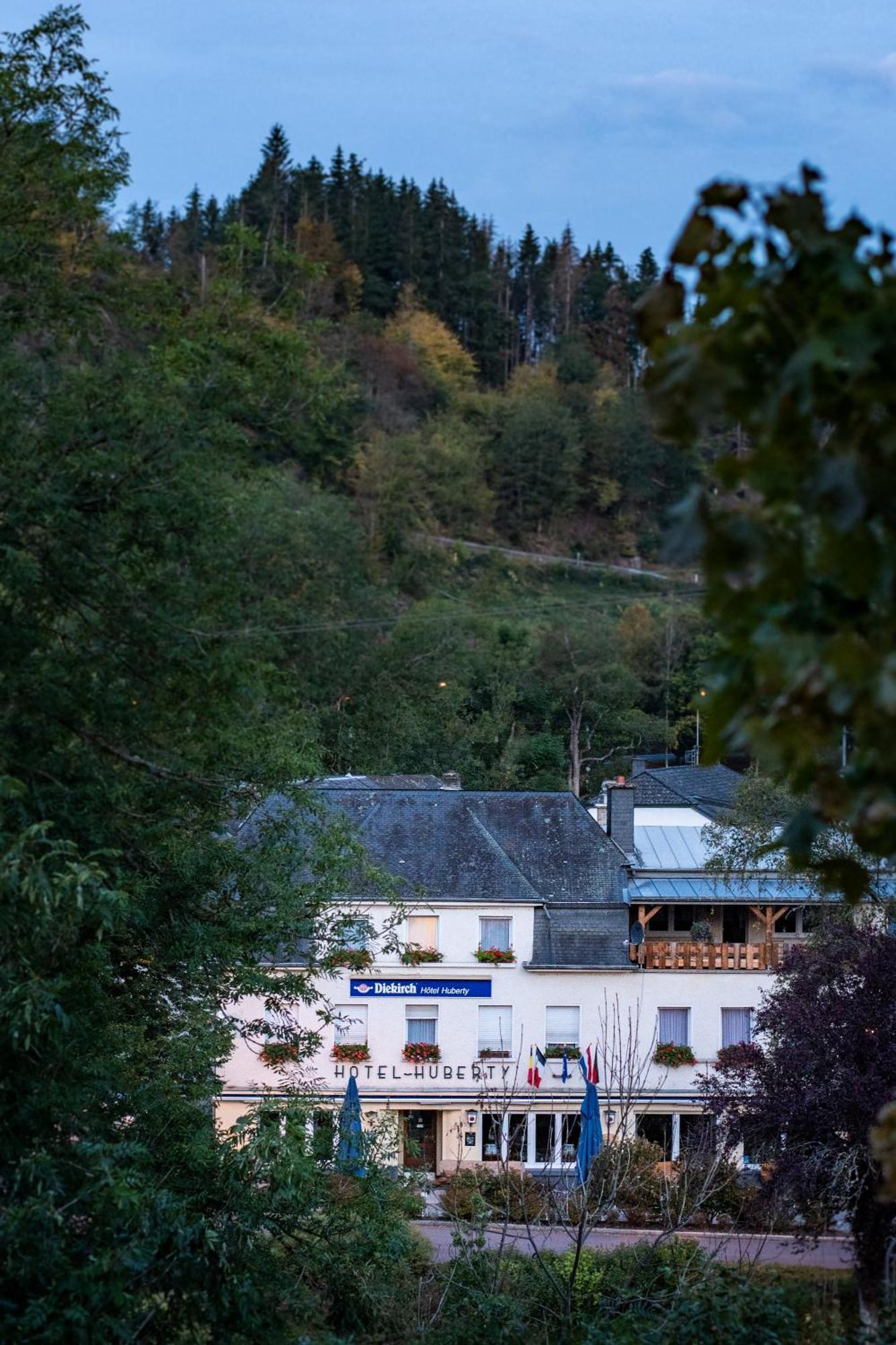 Hotel Huberty Kautenbach Exteriör bild